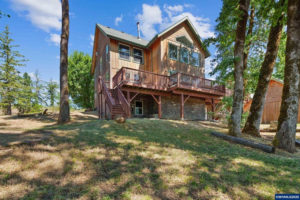 Image 4 of property listing at 5655 violet Dr, Sheridan, OR 97378