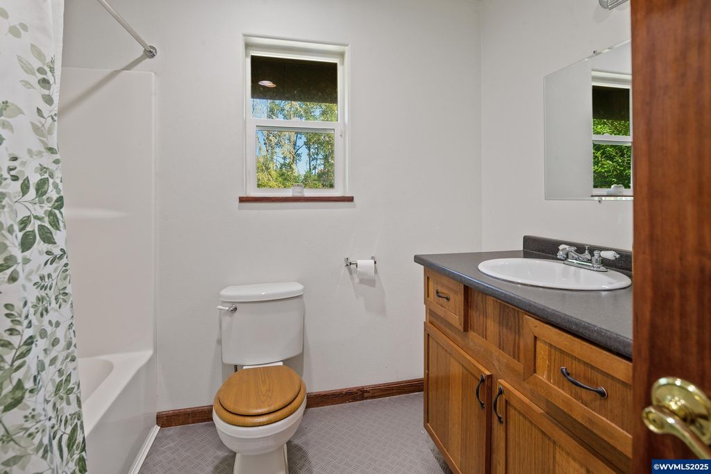 Image 40 of property listing at 5655 violet Dr, Sheridan, OR 97378