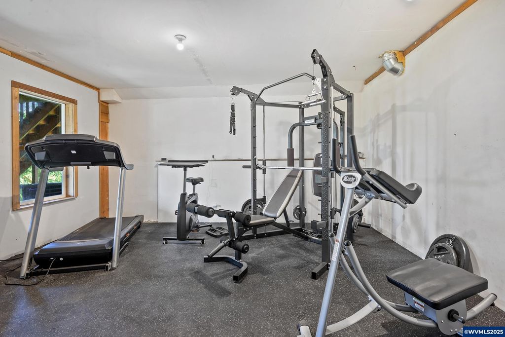 Image 41 of property listing at 5655 violet Dr, Sheridan, OR 97378