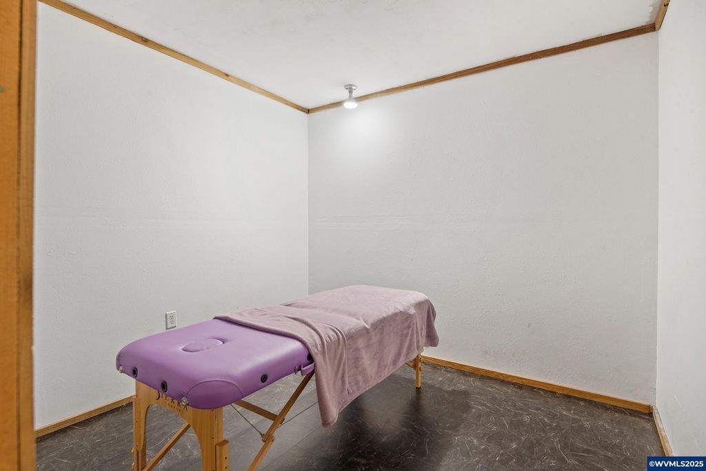 Image 42 of property listing at 5655 violet Dr, Sheridan, OR 97378