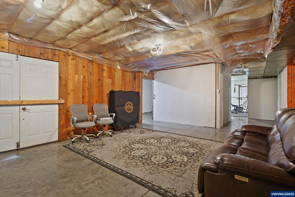 Image 43 of property listing at 5655 violet Dr, Sheridan, OR 97378