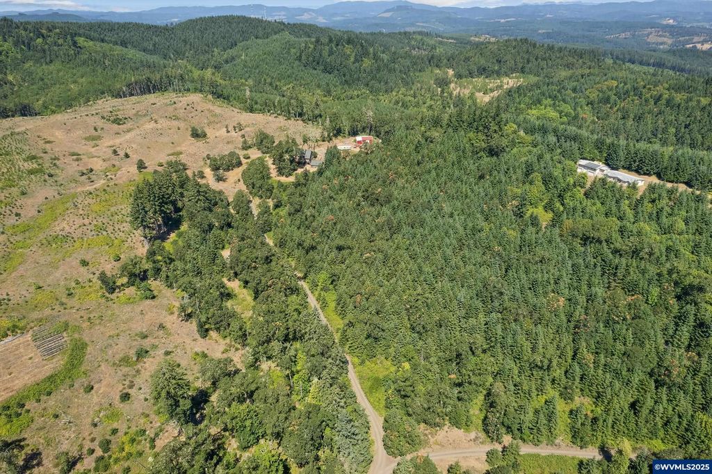 Image 48 of property listing at 5655 violet Dr, Sheridan, OR 97378