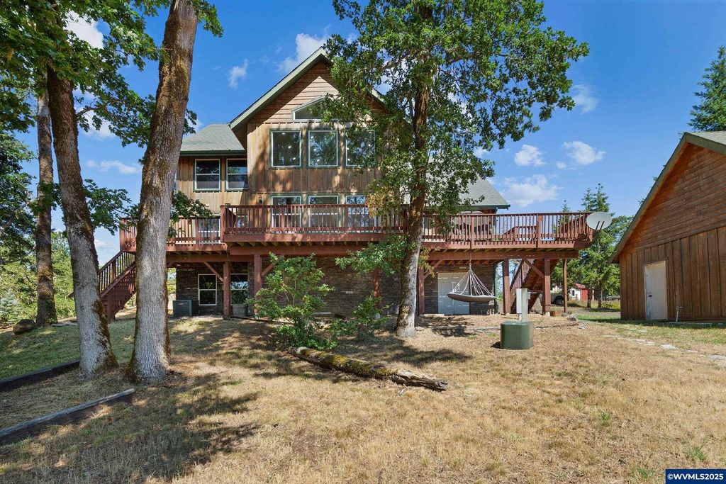 Image 5 of property listing at 5655 violet Dr, Sheridan, OR 97378