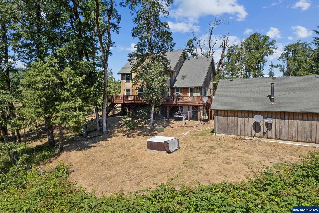 Image 9 of property listing at 5655 violet Dr, Sheridan, OR 97378