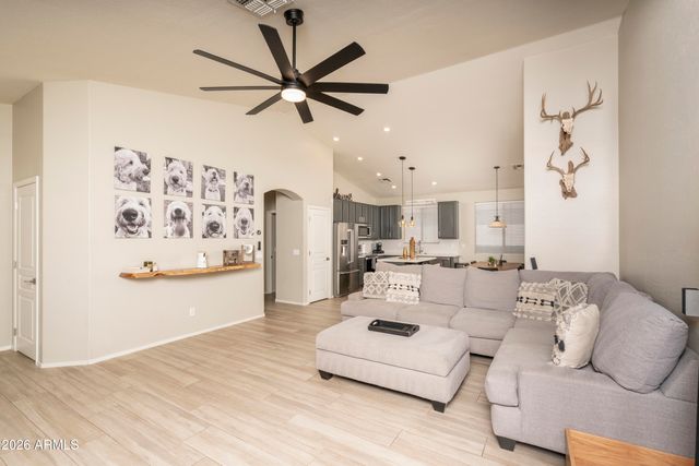 9013 W Villa Maria Drive, Peoria, AZ 85382