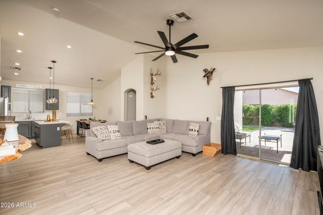 9013 W Villa Maria Drive, Peoria, AZ 85382