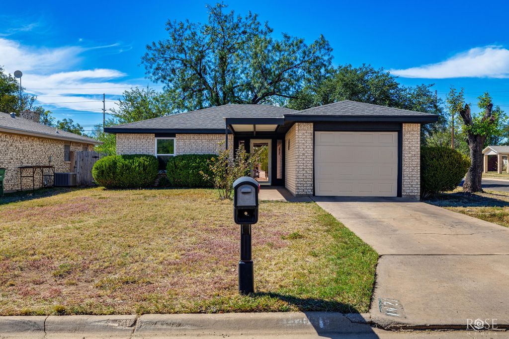 Image 1 of property listing at 1421 Millspaugh Street, San Angelo, TX 76901