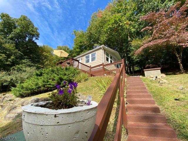 54 Northwood Dr, High Bridge Boro, NJ 08829