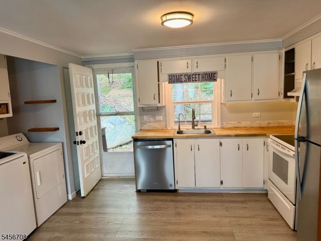 54 Northwood Dr, High Bridge Boro, NJ 08829