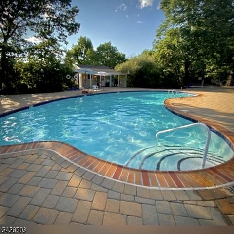 54 Northwood Dr, High Bridge Boro, NJ 08829