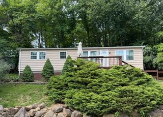 54 Northwood Dr, High Bridge Boro, NJ 08829
