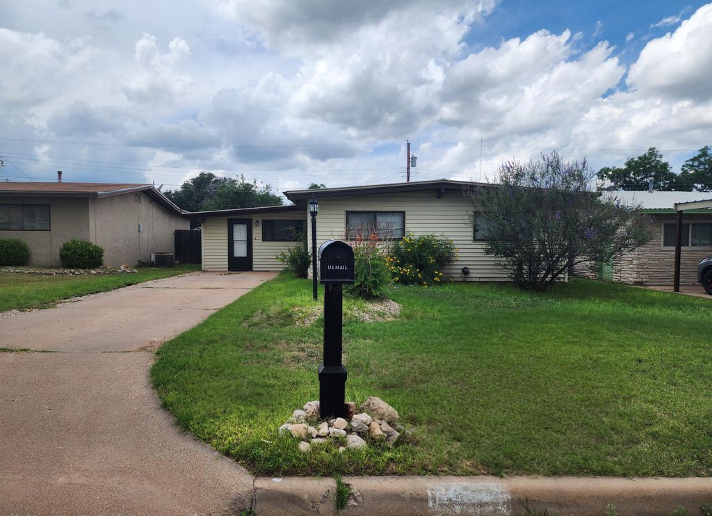 Image 1 of property listing at 2406 Stanton Street, San Angelo, TX 76901