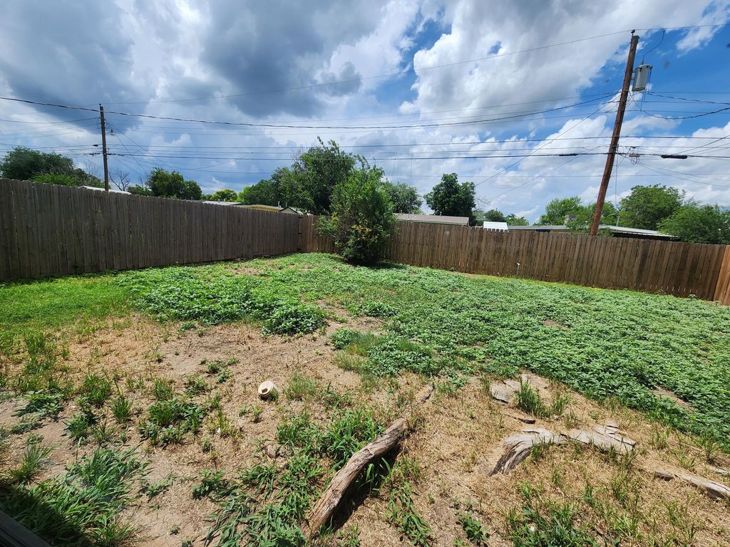 Image 10 of property listing at 2406 Stanton Street, San Angelo, TX 76901