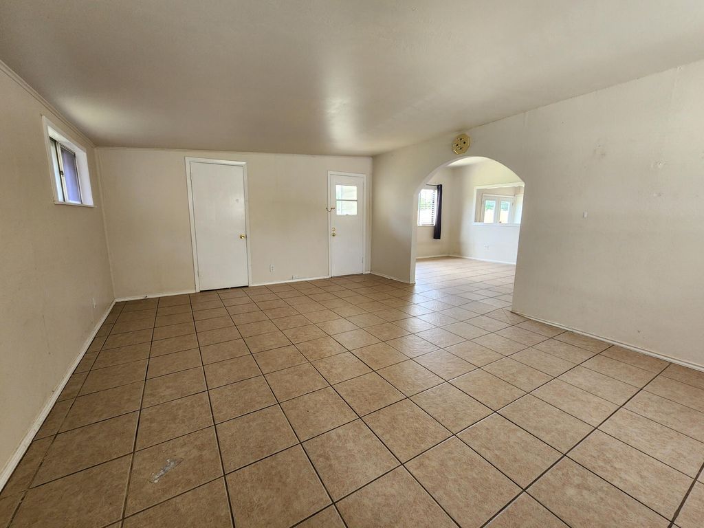 Image 2 of property listing at 2406 Stanton Street, San Angelo, TX 76901