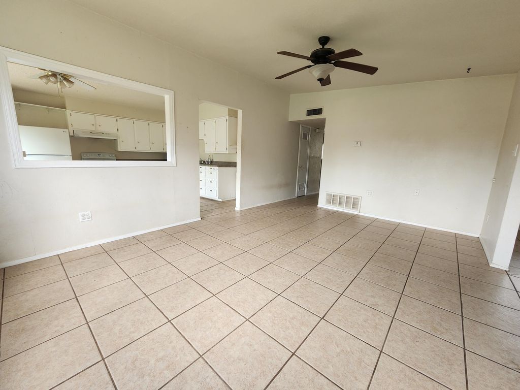 Image 3 of property listing at 2406 Stanton Street, San Angelo, TX 76901