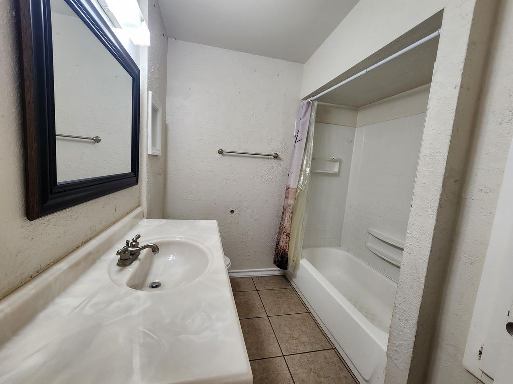 Image 7 of property listing at 2406 Stanton Street, San Angelo, TX 76901