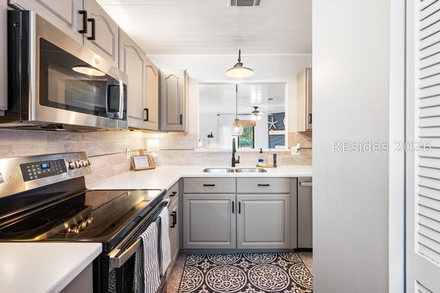 96 Mathews Dr Apt 164, Hilton Head Island, SC 29926