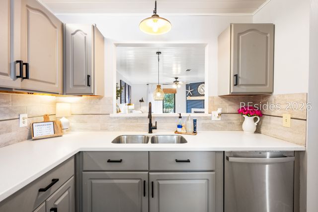 96 Mathews Dr Apt 164, Hilton Head Island, SC 29926