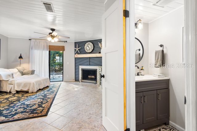 96 Mathews Dr Apt 164, Hilton Head Island, SC 29926