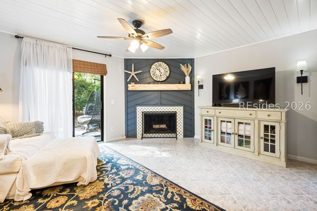 96 Mathews Dr Apt 164, Hilton Head Island, SC 29926