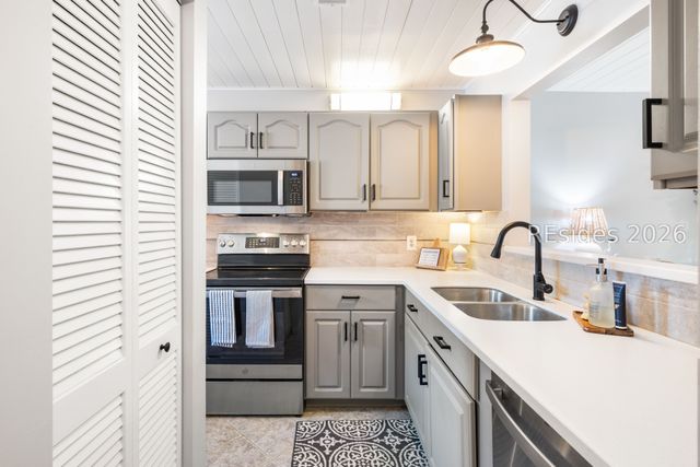 96 Mathews Dr Apt 164, Hilton Head Island, SC 29926