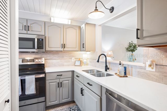 96 Mathews Dr Apt 164, Hilton Head Island, SC 29926