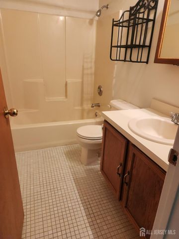 10 Nicholas Court, Spotswood, NJ 08884