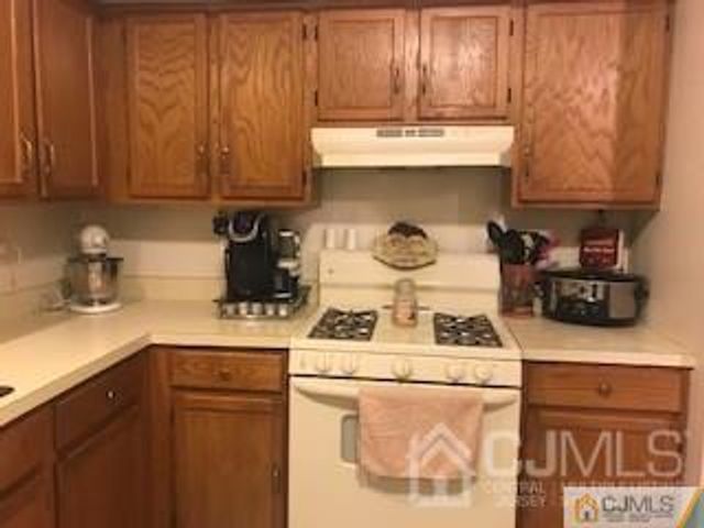 10 Nicholas Court, Spotswood, NJ 08884