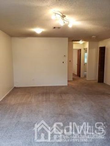 10 Nicholas Court, Spotswood, NJ 08884