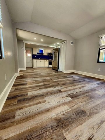 2801 18TH STREET N, St Petersburg, FL 33713