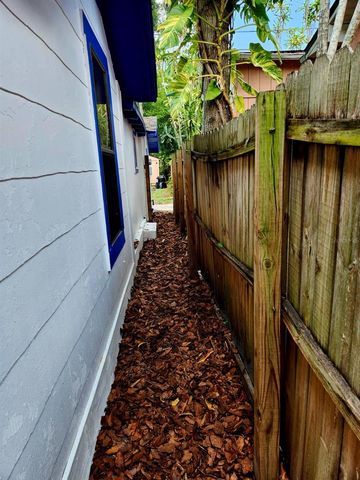 2801 18TH STREET N, St Petersburg, FL 33713