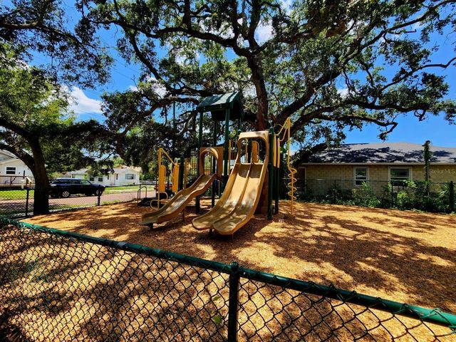 2801 18TH STREET N, St Petersburg, FL 33713