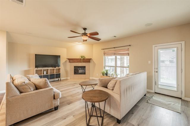 525 Foxcraft Drive, Fort Worth, TX 76131