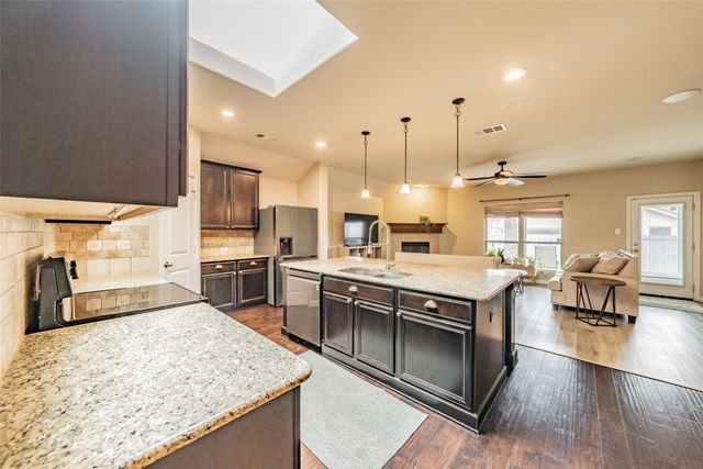 525 Foxcraft Drive, Fort Worth, TX 76131