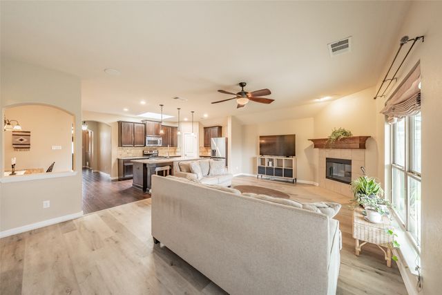 525 Foxcraft Drive, Fort Worth, TX 76131