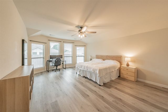 525 Foxcraft Drive, Fort Worth, TX 76131