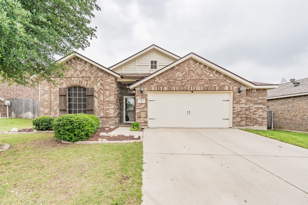 525 Foxcraft Drive, Fort Worth, TX 76131