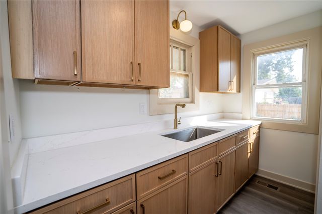 510 E 9th Street N, Newton, IA 50208