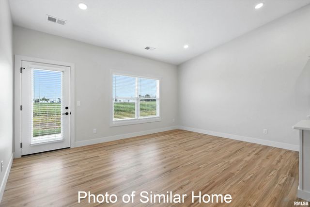 541 N 4TH Avenue, Eldridge, IA 52748