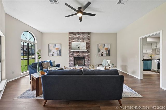 1816 S Gardenia Avenue, Broken Arrow, OK 74012