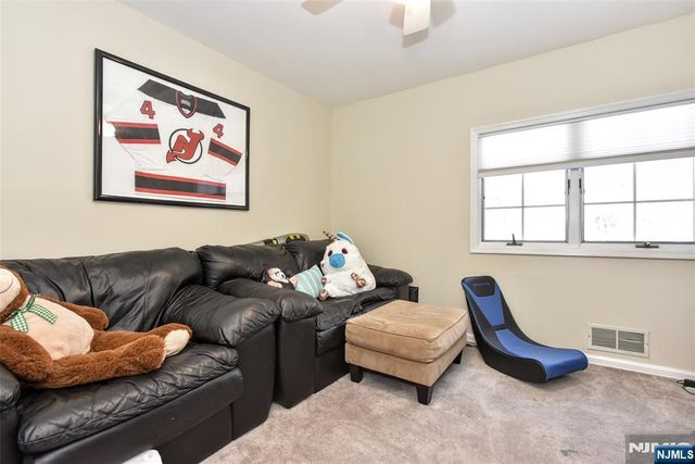 260 W Allendale Avenue, Allendale, NJ 07401