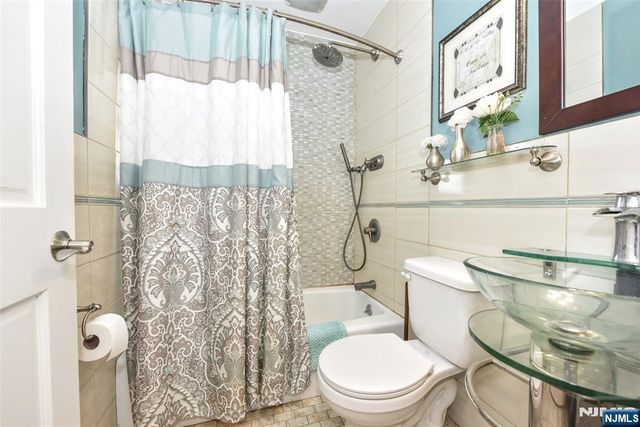 260 W Allendale Avenue, Allendale, NJ 07401