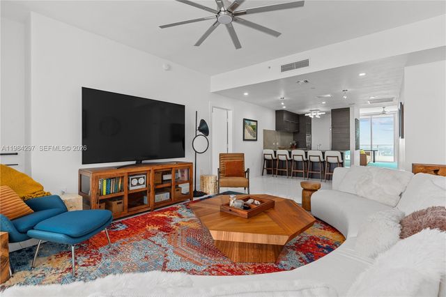 900 Biscayne Blvd 5602, Miami, FL 33132