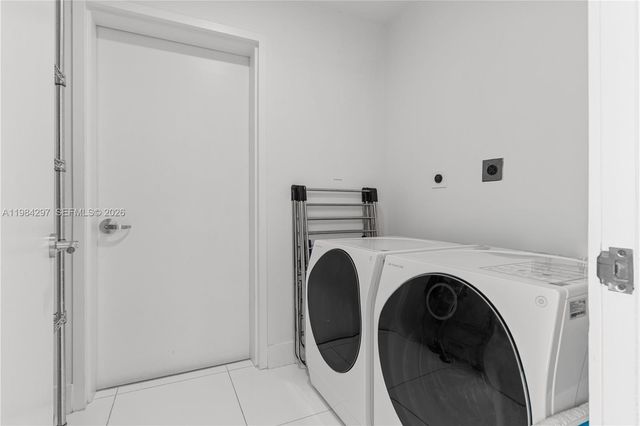 900 Biscayne Blvd 5602, Miami, FL 33132