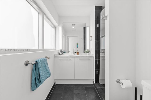 900 Biscayne Blvd 5602, Miami, FL 33132