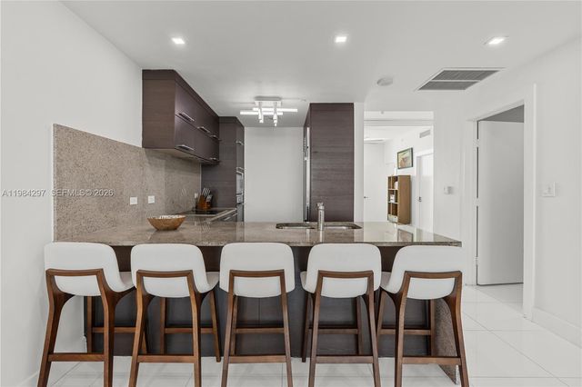 900 Biscayne Blvd 5602, Miami, FL 33132