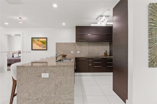 900 Biscayne Blvd 5602, Miami, FL 33132