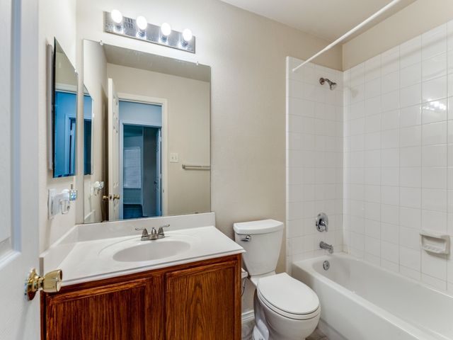 9436 Goldenview Drive, Fort Worth, TX 76244