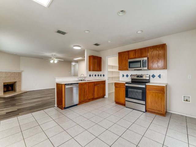 9436 Goldenview Drive, Fort Worth, TX 76244