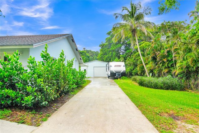 17110 SW 64th Court, Southwest Ranches, FL 33331
